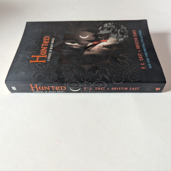 4/$20 HUNTED (A House of Night Novel #5) by P. C. Cast and Kirstin Cast - Picture 3 of 4